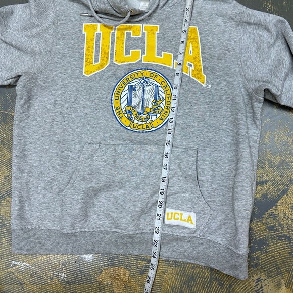 H&M UCLA Bruins Pull Over Hooded Sweater Medium Volleyball Soccer Los Angeles - Picture 6 of 6